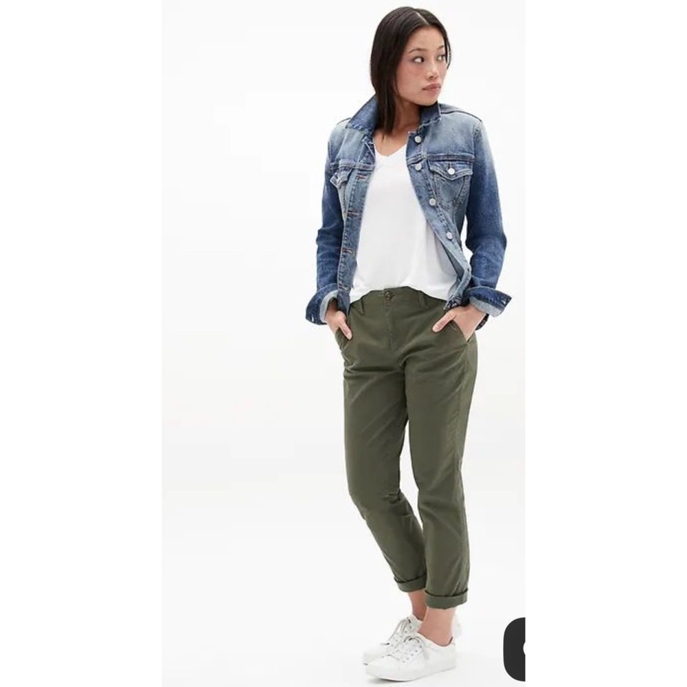 EUC Gap Stretch Twill Girlfriend Khaki. Size 6. Color: Greenway.